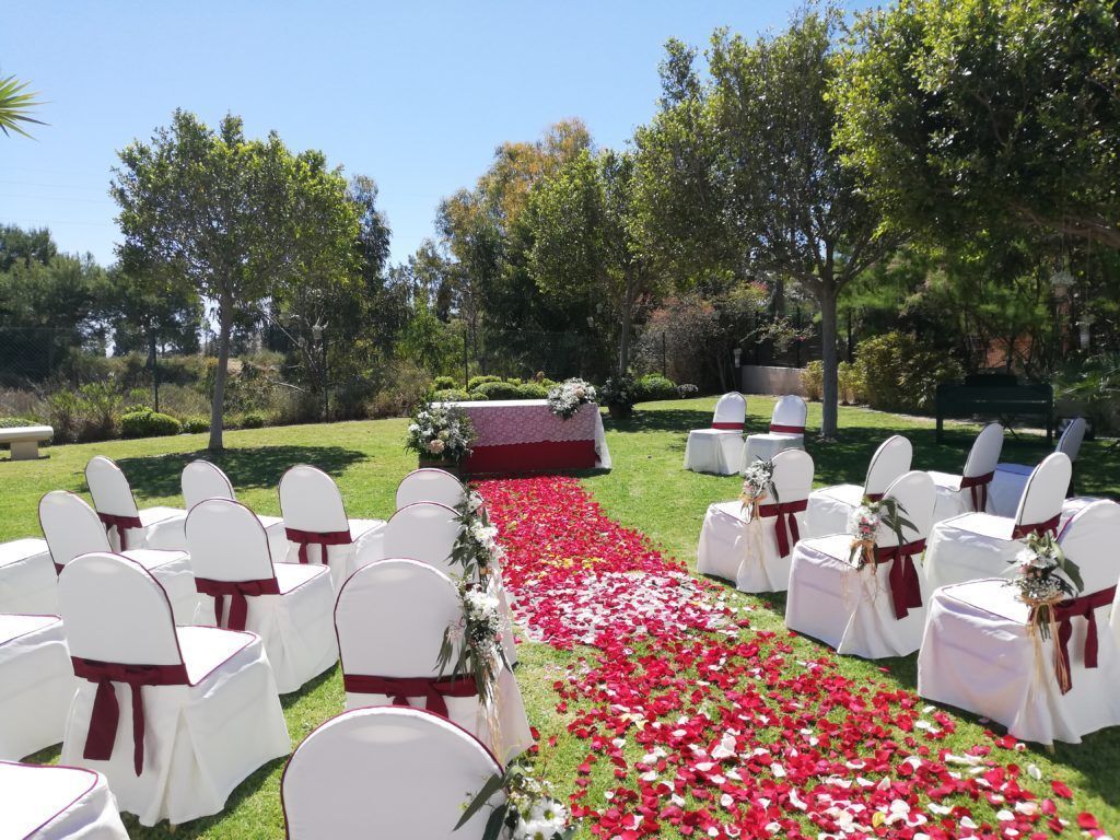Ceremonia de boda al aire libre en los jardines del Hotel Bonalba