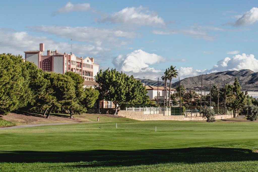 Bonalba golf course with Hotel Bonalba behind it, in Mutxamel (Alicante)