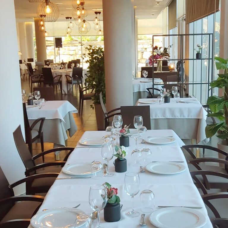 Dining room of the Cervantes à la carte restaurant at Hotel Bonalba